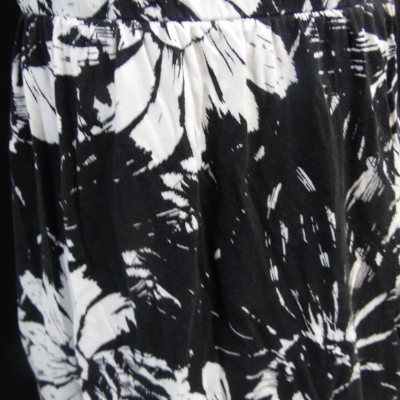 Sonoma life style Dress (51A) preowned cleaned smoke free and no worn or torn - Picture 2 of 5